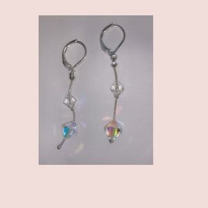 simple lightweight dangle earrings